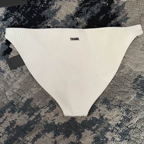 White stripe swimsuit set. - Picture 8 of 10